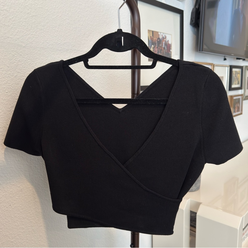 525 Cropped Reversible Top in Black